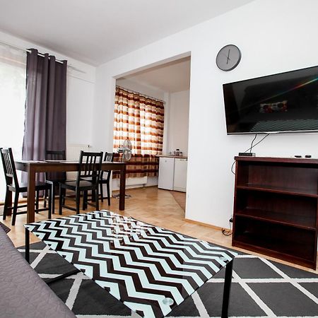 Green Kabaty Apartment 2 ワルシャワ エクステリア 写真